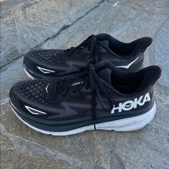 Hoka Men's Black and White CLIFTON 9 Road & Running Athletic Shoes - Size 10 - Picture 5 of 8
